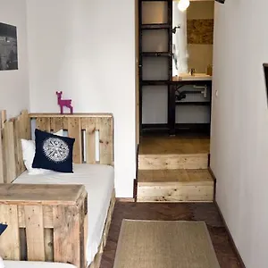 Victoria Poshtel Хостел Бухарест